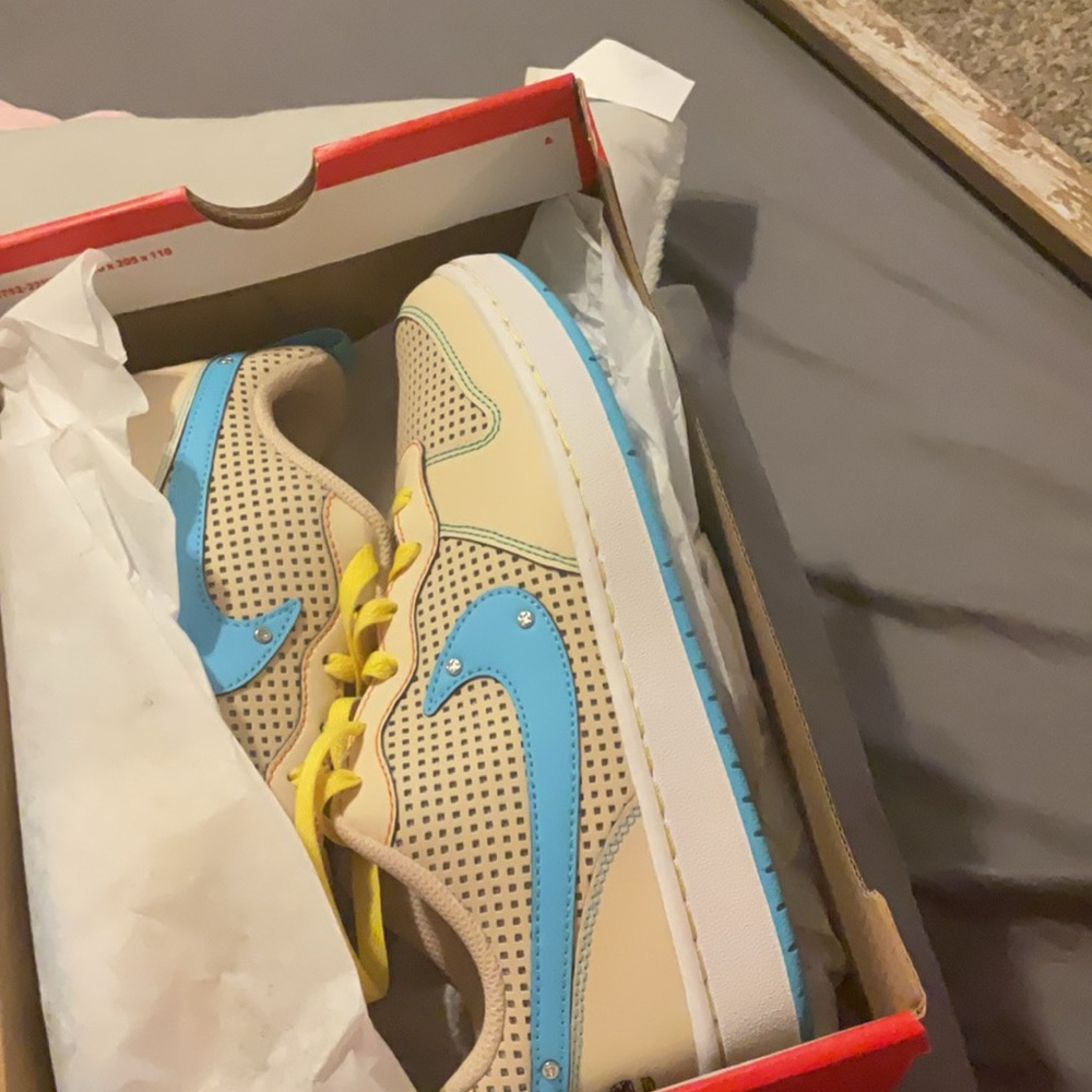 Nike Beige and Blue Women's Sneakers